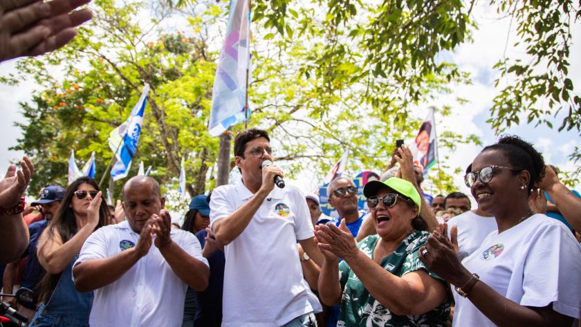 Em Camaragibe, Diego Cabral realiza grande arrastão da onda azul no bairro do Rachão e se compromete a criar cozinha comunitária com 200 almoços diários