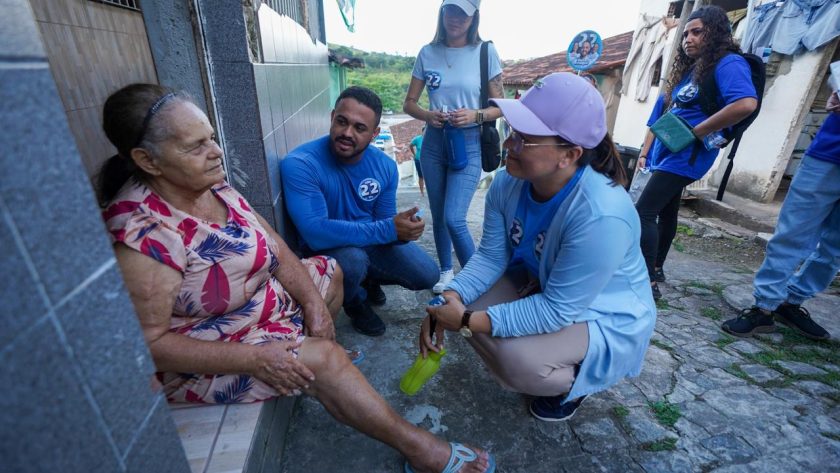 Na comunidade Cidade de Deus, Heitor de Enoque ressalta a importância de apoios políticos para administrar o município